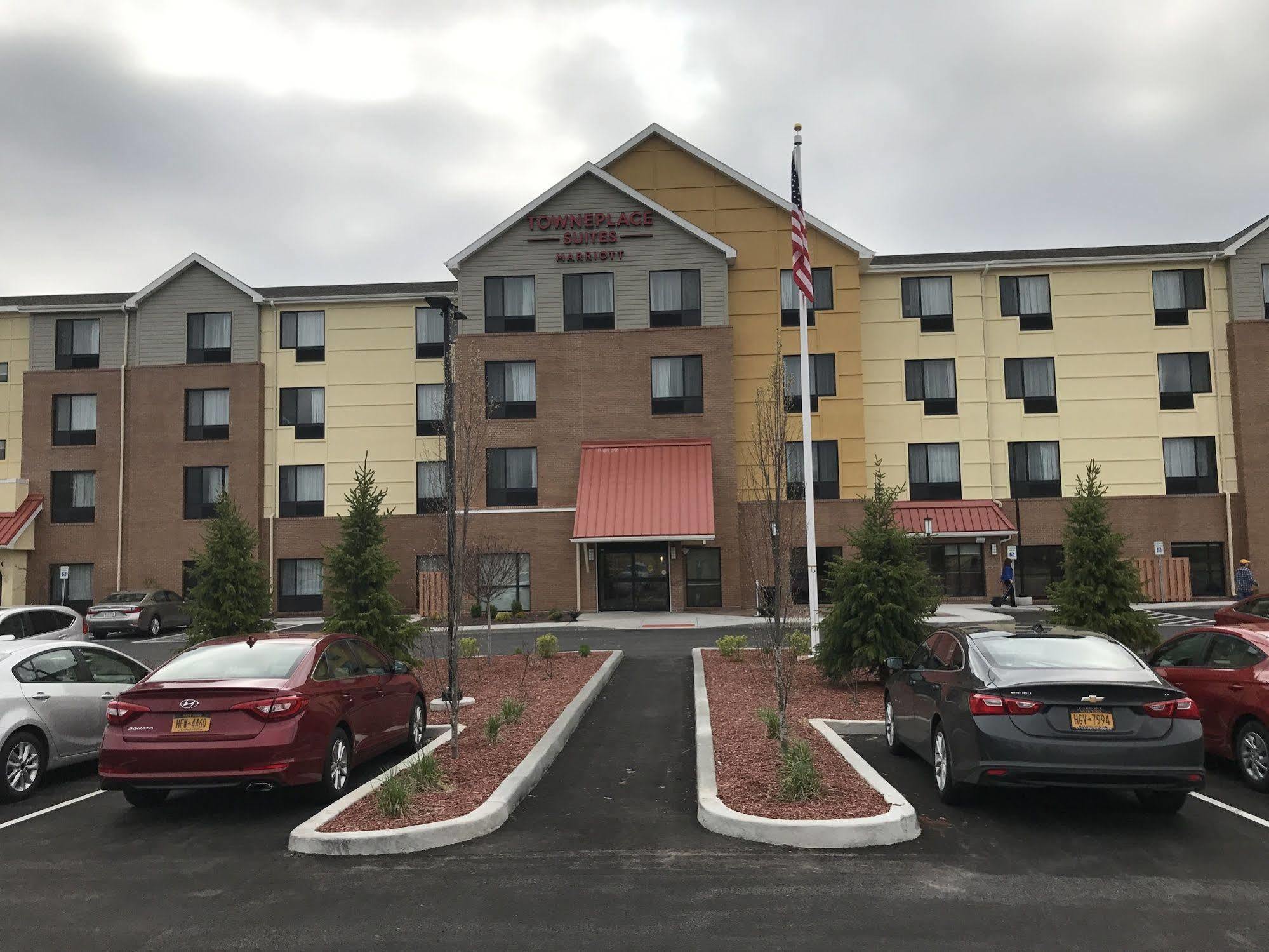 新哈特福德万豪唐普雷斯套房酒店 New Hartford 外观 照片