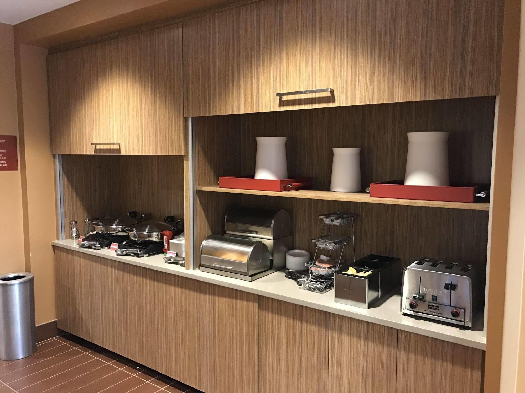 新哈特福德万豪唐普雷斯套房酒店 New Hartford 外观 照片